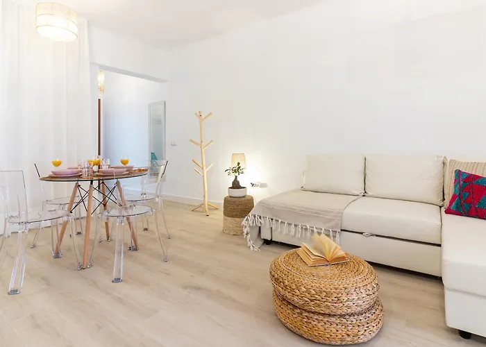Center Flat Holidays Center شقة مالقة