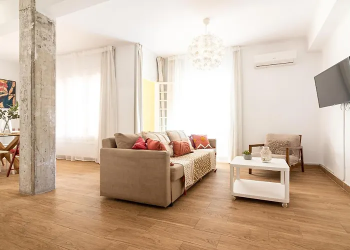 Center Flat Holidays Center مالقة