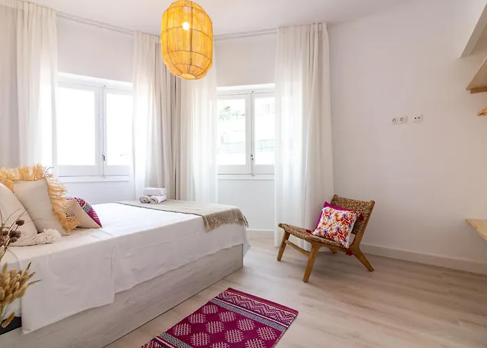 Center Flat Holidays Center شقة مالقة